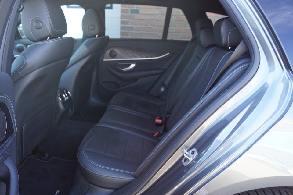 Mercedes E300 de 2,0 AMG Line stc. aut. 5d