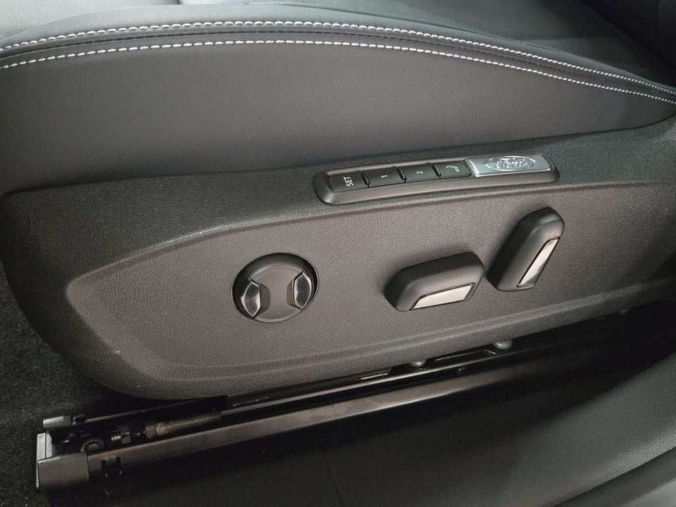 Ford Explorer 82 Premium Extended Range Van 5d