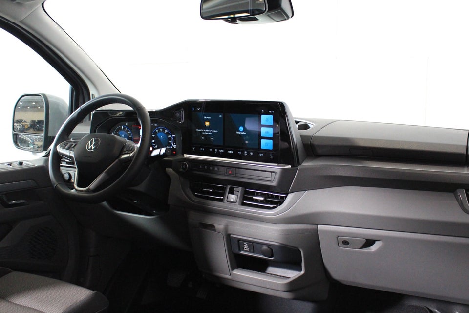 VW e-Caravelle 64 Style SWB