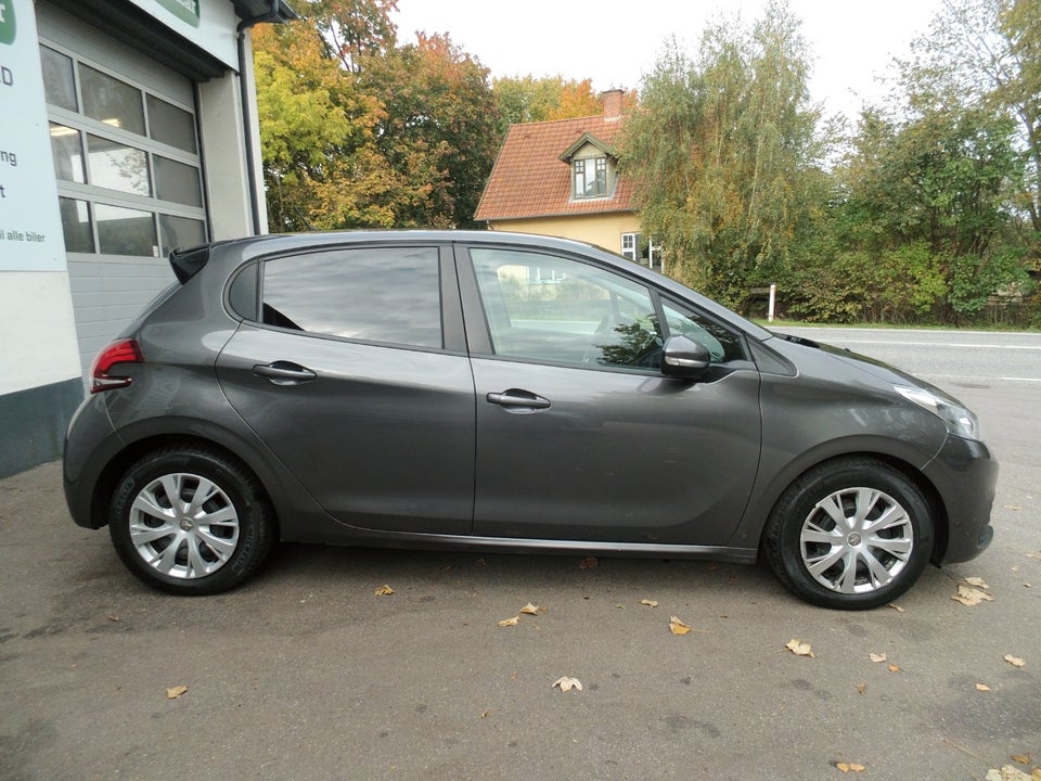 Peugeot 208 1,2 PureTech 82 Privé 5d