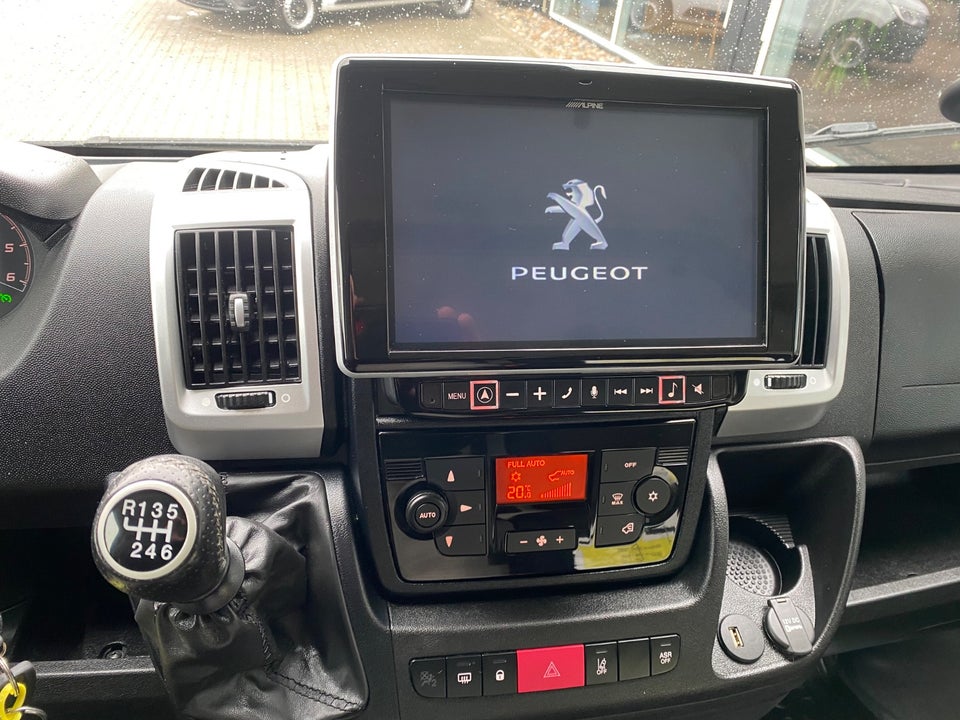 Peugeot Boxer 335 2,2 BlueHDi 165 L2H2 Ultimate