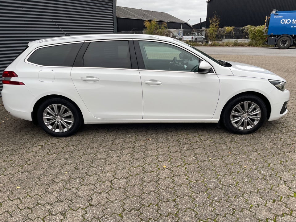 Peugeot 308 1,5 BlueHDi 130 Evolution SW EAT8 5d