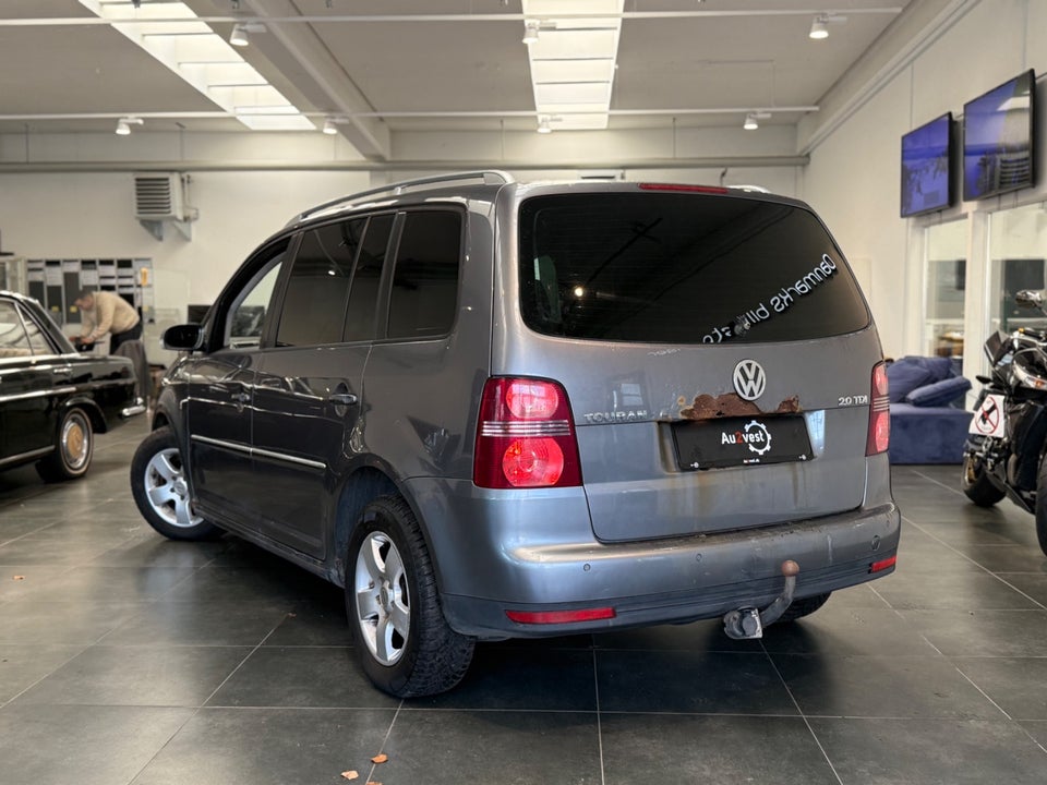 VW Touran 2,0 TDi 136 Trendline DSG Van 5d