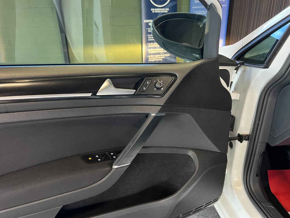 VW Golf VII 2,0 TDi 150 Highline Variant BMT 5d