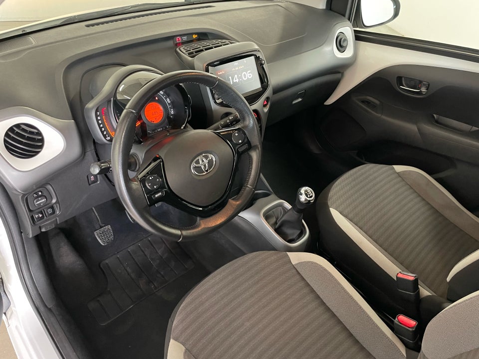 Toyota Aygo 1,0 VVT-i x-plore 5d