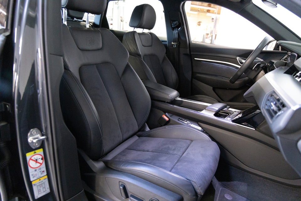 Audi e-tron 55 S-line quattro 5d