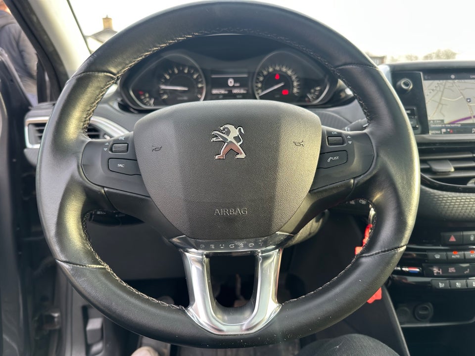 Peugeot 208 1,2 VTi 82 Signature Sky 5d