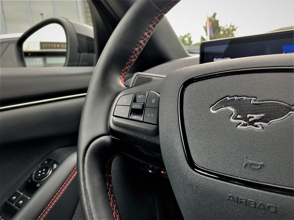 Ford Mustang Mach-E 98 Premium Extended Range AWD 5d