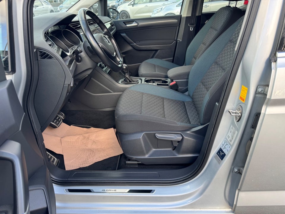 VW Touran 1,6 TDi 115 IQ.Drive DSG 7prs 5d