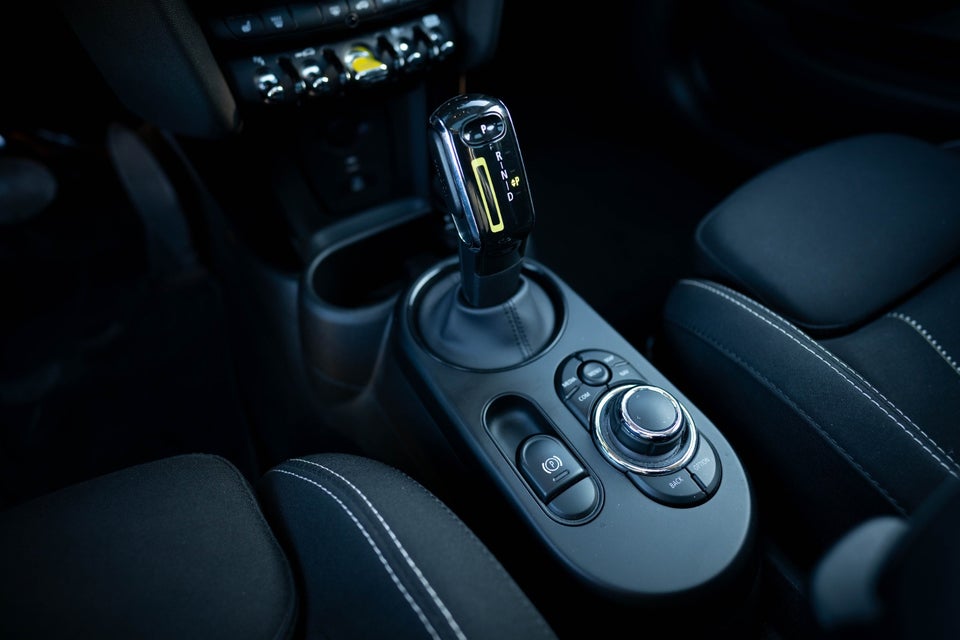 MINI Cooper SE Essential 3d
