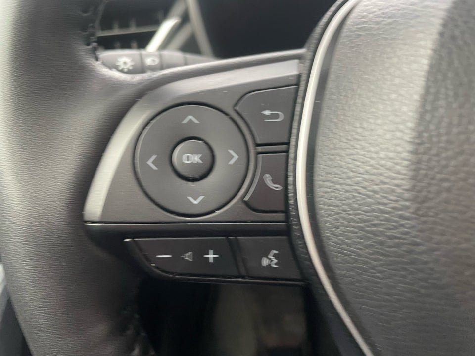 Toyota Corolla Cross 2,0 Hybrid Elegant Luxury CVT 5d