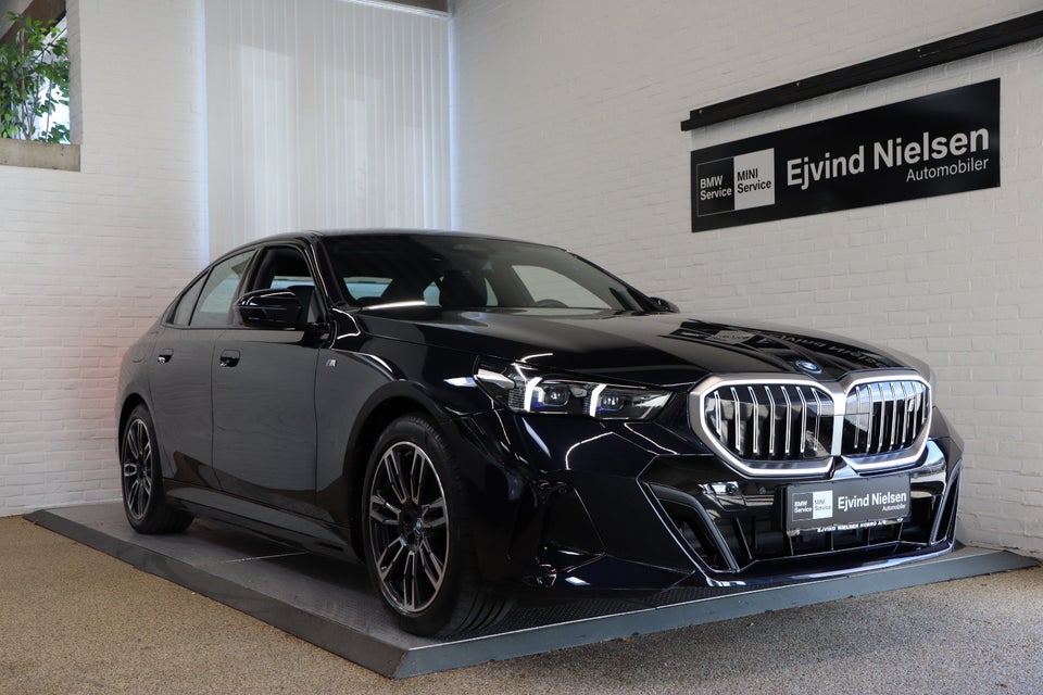 BMW i5 eDrive40 M-Sport 4d
