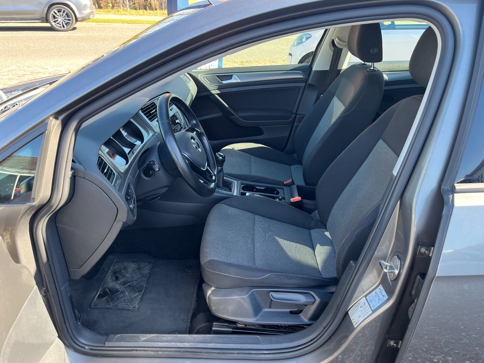 VW Golf VII 1,6 TDi 110 BlueMotion Variant 5d