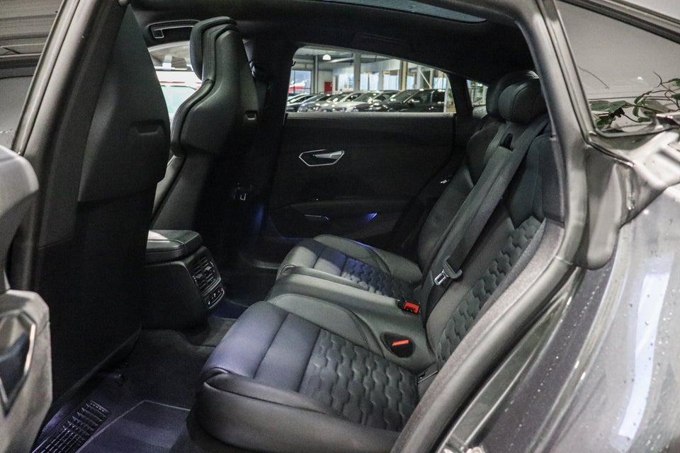 Audi e-tron GT quattro 4d