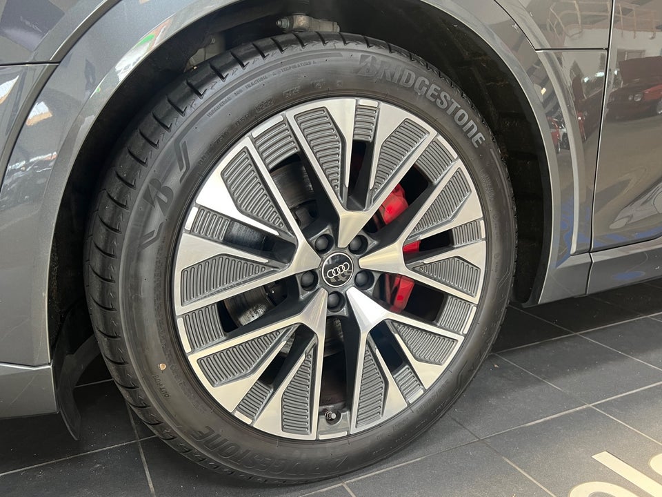 Audi Q8 e-tron 55 S-line quattro 5d