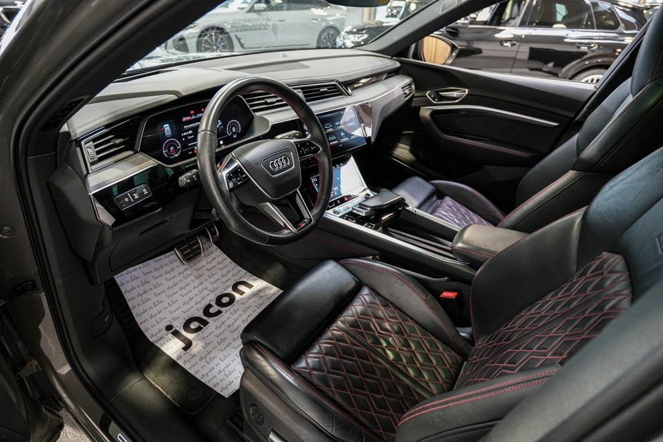 Audi Q8 e-tron 55 S-line quattro 5d
