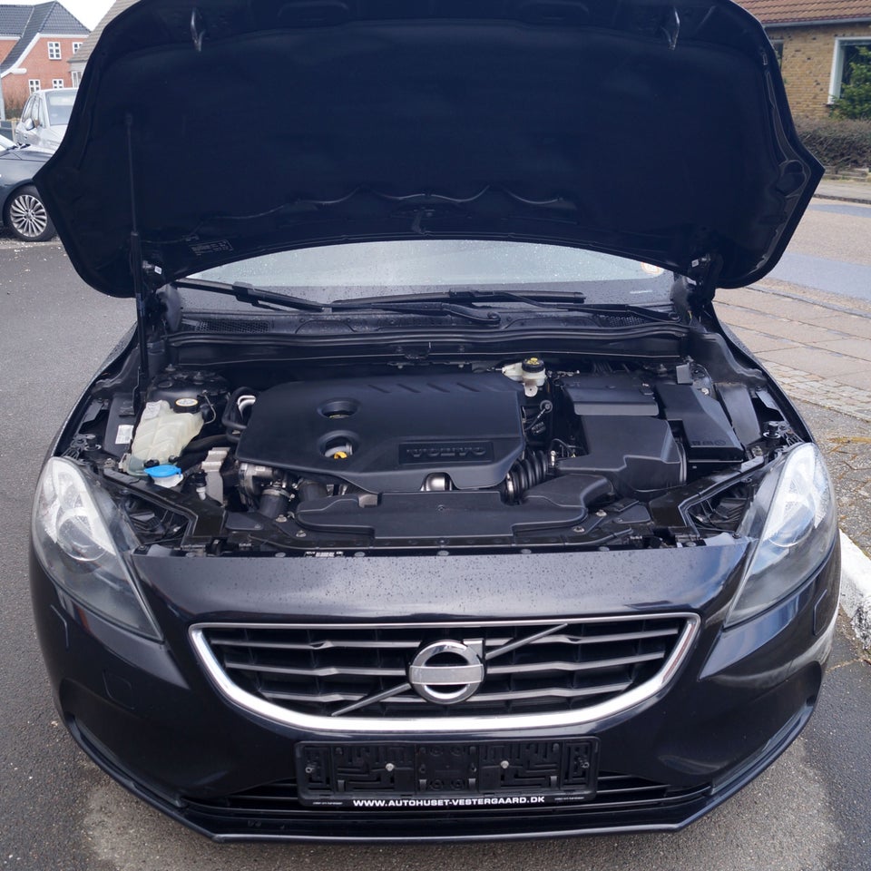 Volvo V40 1,6 D2 115 Momentum aut. 5d