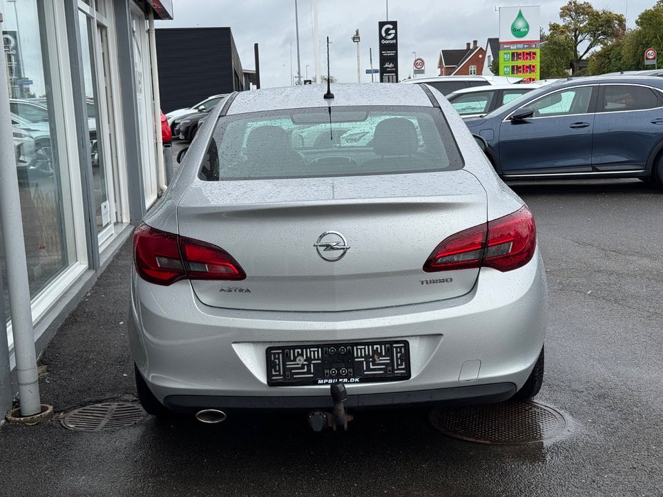 Opel Astra 1,4 T 140 Enjoy 4d