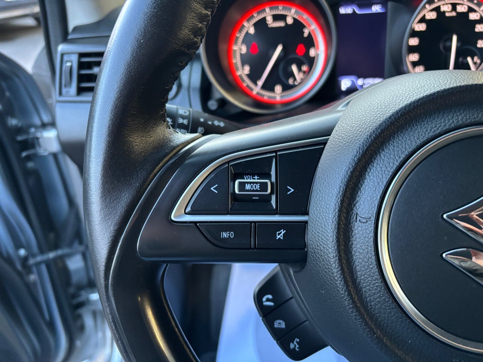 Suzuki Swift 1,2 Dualjet Exclusive CVT 5d