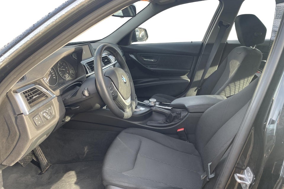 BMW 320d 2,0 Touring Advantage aut. 5d