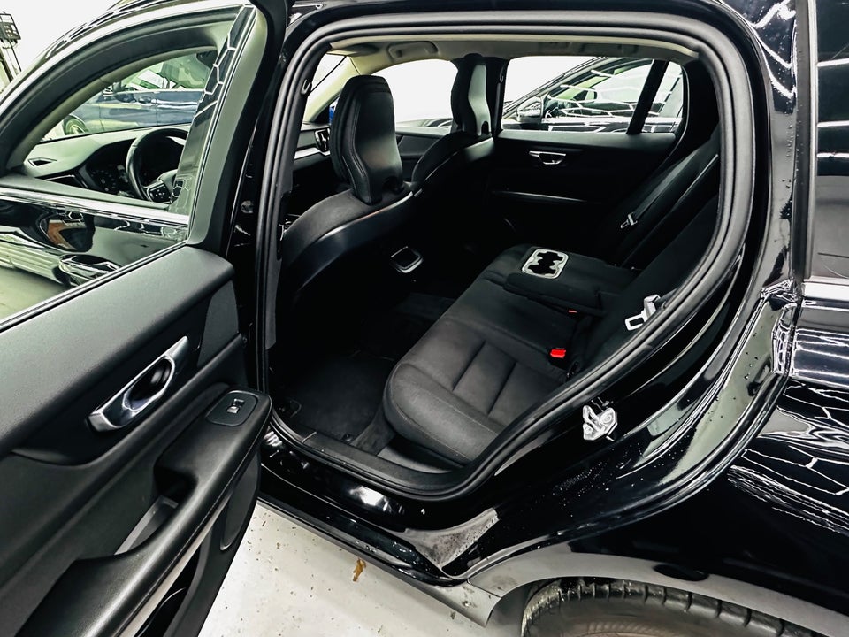 Volvo V60 2,0 B4 197 Momentum aut. 5d