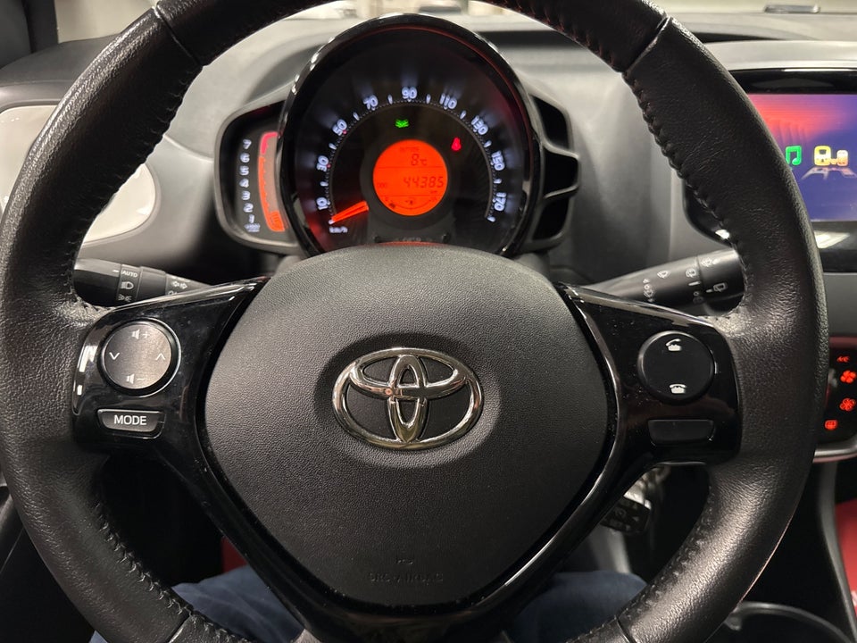 Toyota Aygo 1,0 VVT-i x-press 5d
