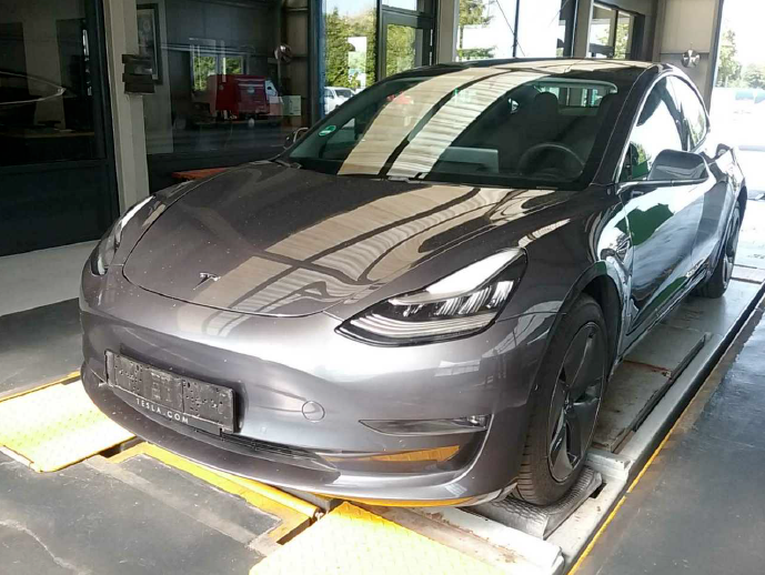 Tesla Model 3 Long Range AWD 4d