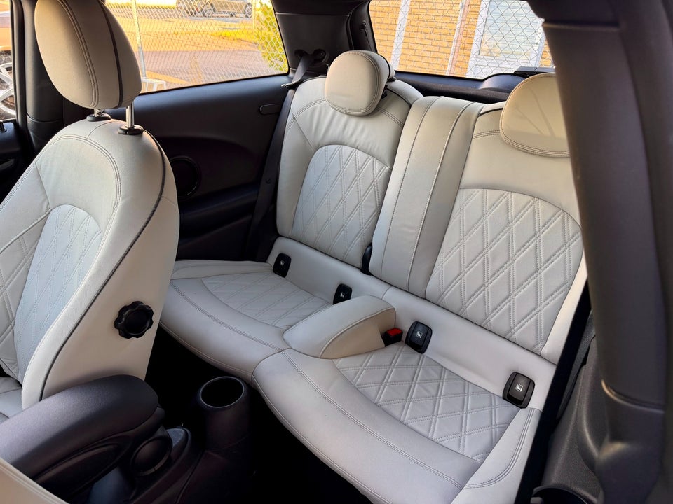 MINI Cooper SE Resolute Edition 3d