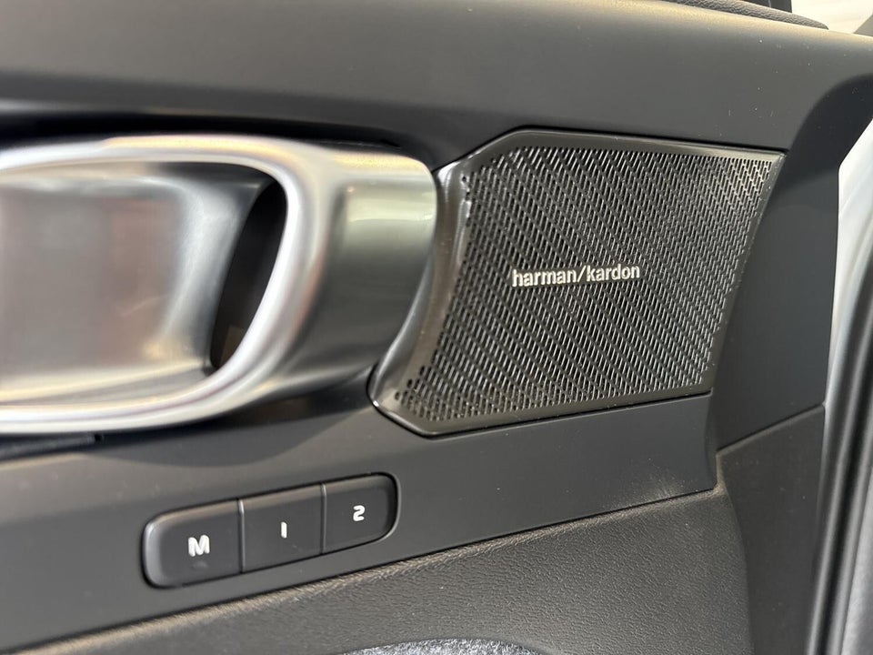 Volvo EX40 Extended Range Black Edition 5d