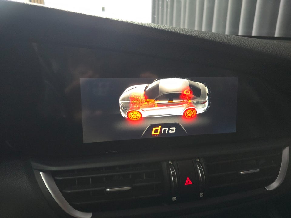 Alfa Romeo Giulia 2,0 T 200 Edizione aut. 4d