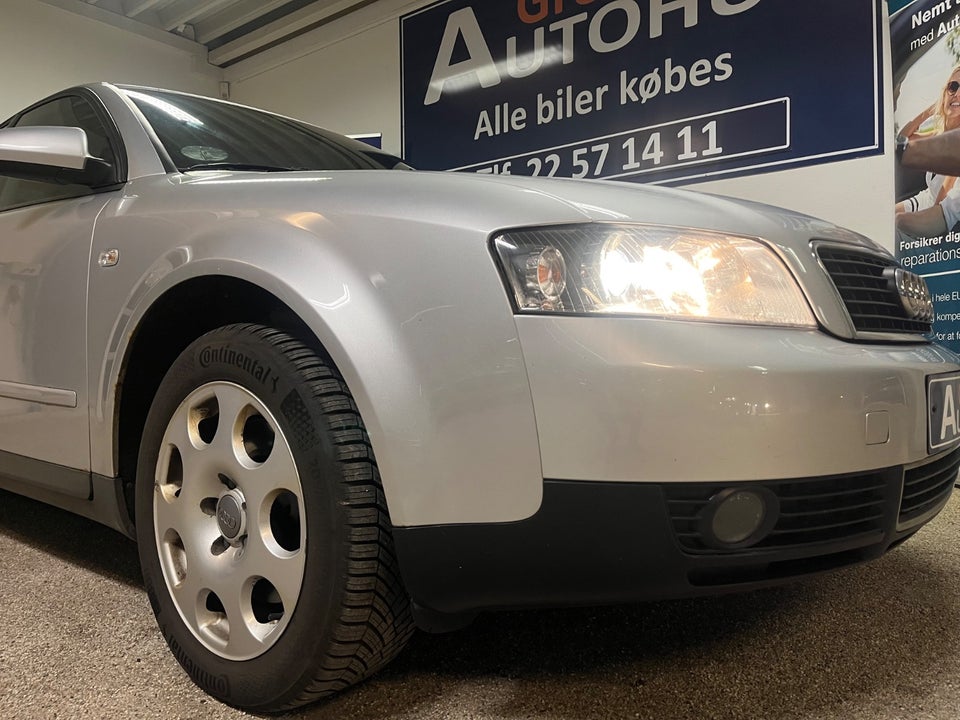 Audi A4 2,4 V6 4d