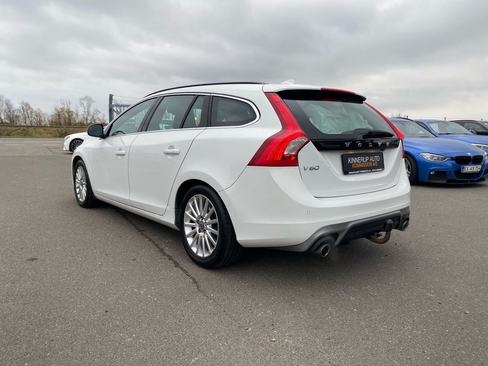 Volvo V60 2,0 T4 190 R-Design aut. 5d