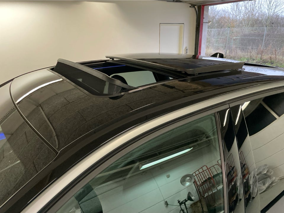 Peugeot e-3008 77 GT Pack 5d