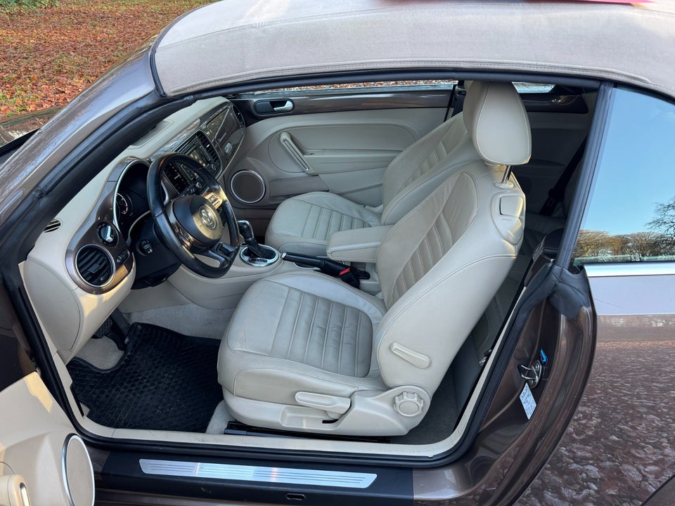 VW The Beetle 2,0 TDi 140 Design Cabriolet DSG 2d