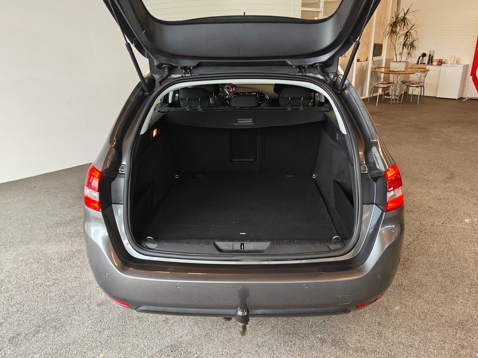 Peugeot 308 1,5 BlueHDi 130 Allure Lux SW 5d