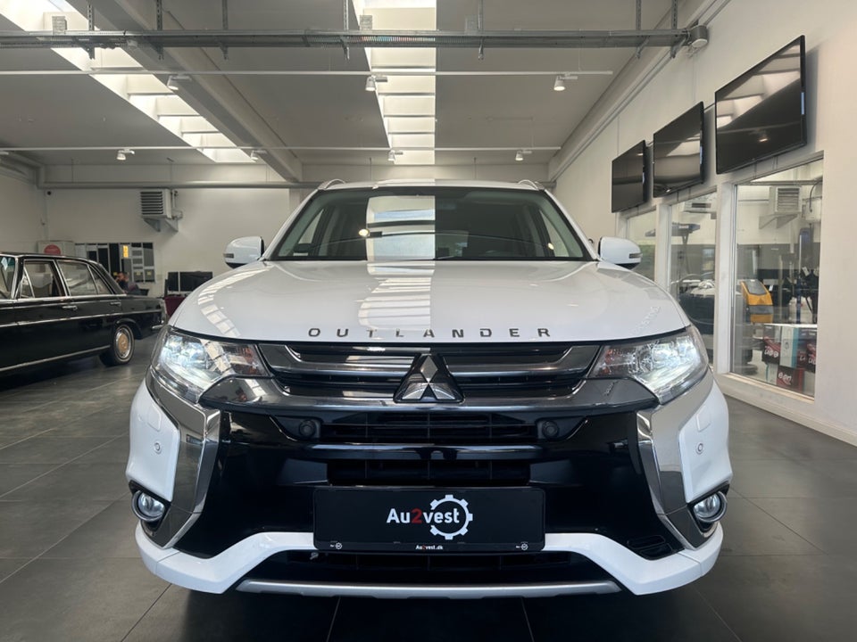 Mitsubishi Outlander 2,4 PHEV Invite CVT 4WD 5d