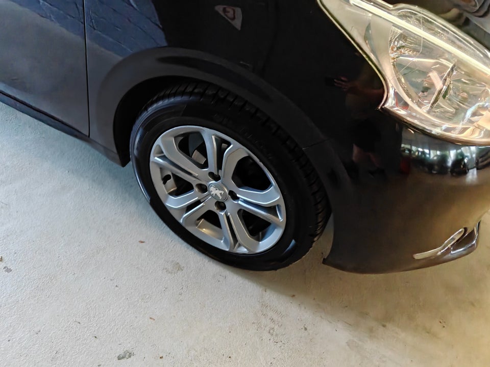 Peugeot 208 1,2 VTi 82 Allure 5d