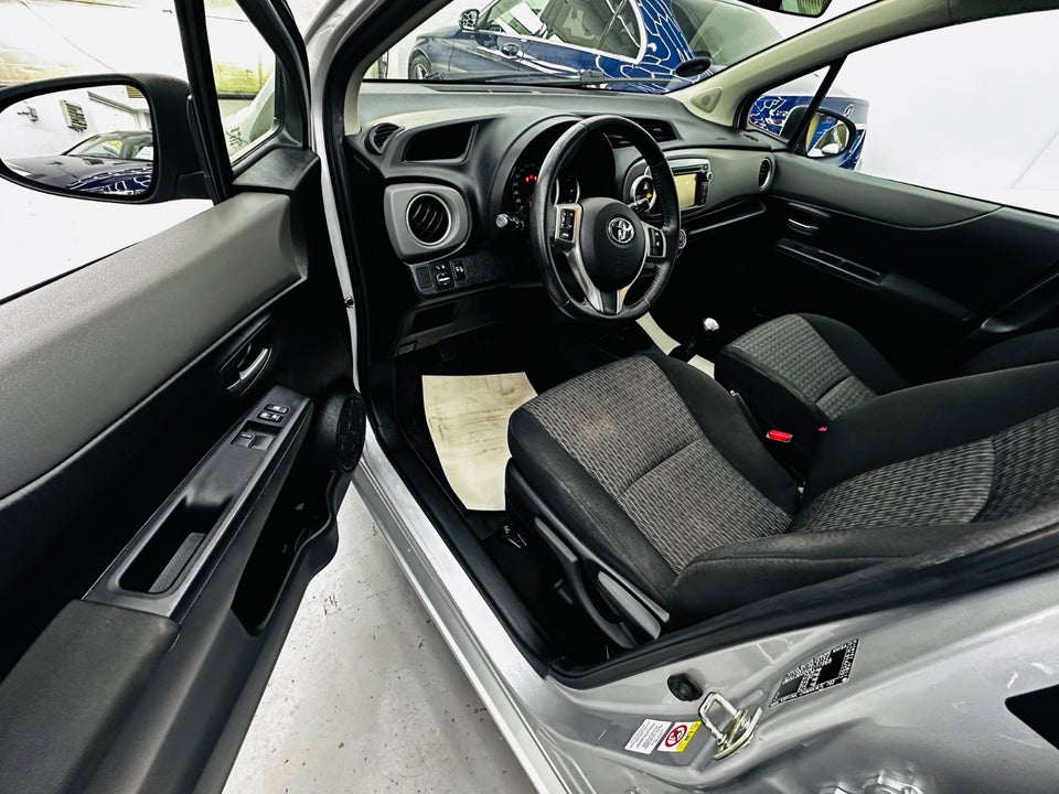 Toyota Yaris 1,0 VVT-i T2 Touch 5d