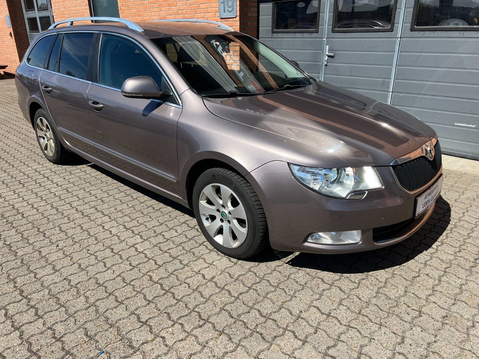 Skoda Superb 2,0 TDi 140 Elegance Combi DSG 5d