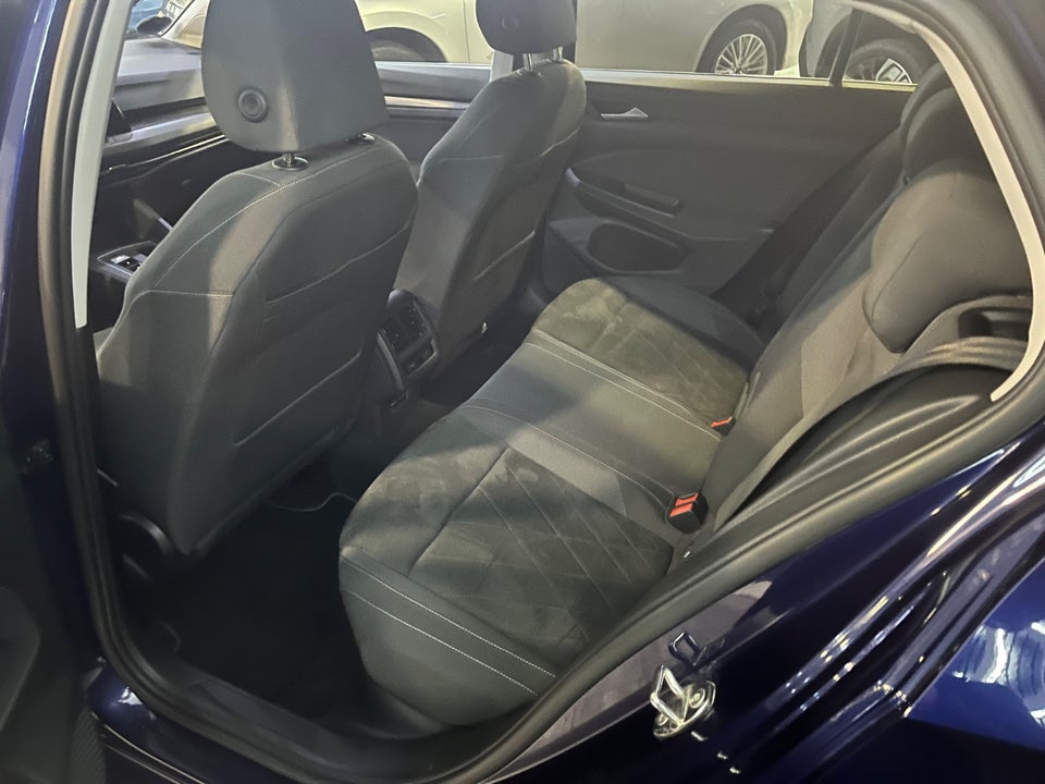 VW Golf VIII 1,4 eHybrid DSG 5d