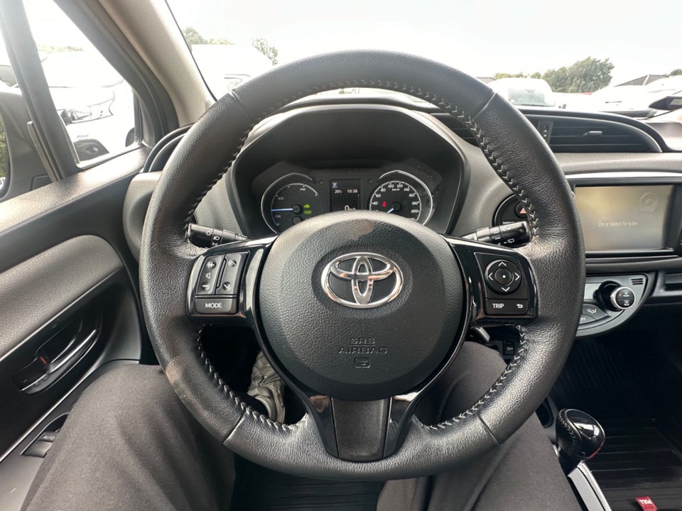 Toyota Yaris 1,5 Hybrid H1 e-CVT Van 5d