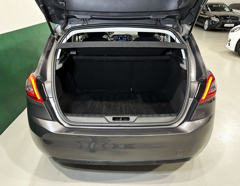 Peugeot 308 1,5 BlueHDi 130 Style 5d