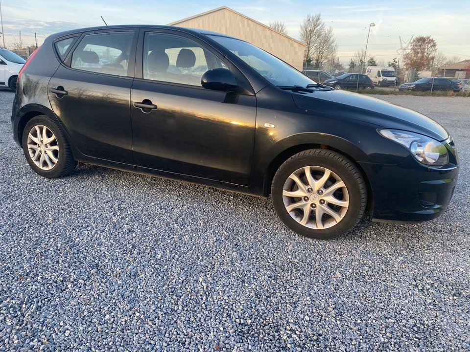 Hyundai i30 1,6 CRDi 90 Classic 5d