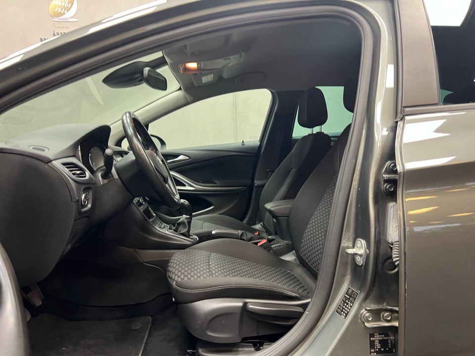 Opel Astra 1,6 CDTi 136 Enjoy Sports Tourer 5d