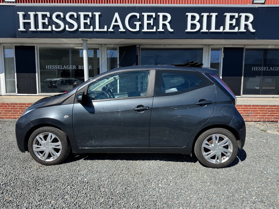 Toyota Aygo 1,0 VVT-i x-wave Sky 5d
