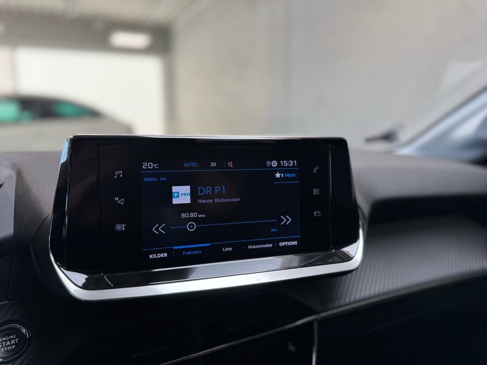 Peugeot 208 1,2 PureTech 100 Allure Sky 5d