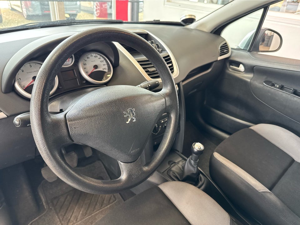 Peugeot 207 1,6 HDi 110 Premium 5d