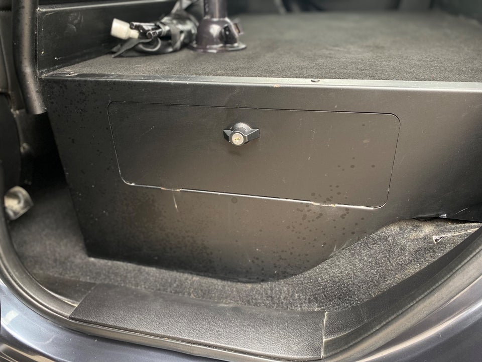 Isuzu D-Max 1,9 TD 163 Crew Cab Premium 4d