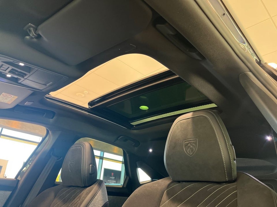 Peugeot e-3008 77 GT Pack 5d