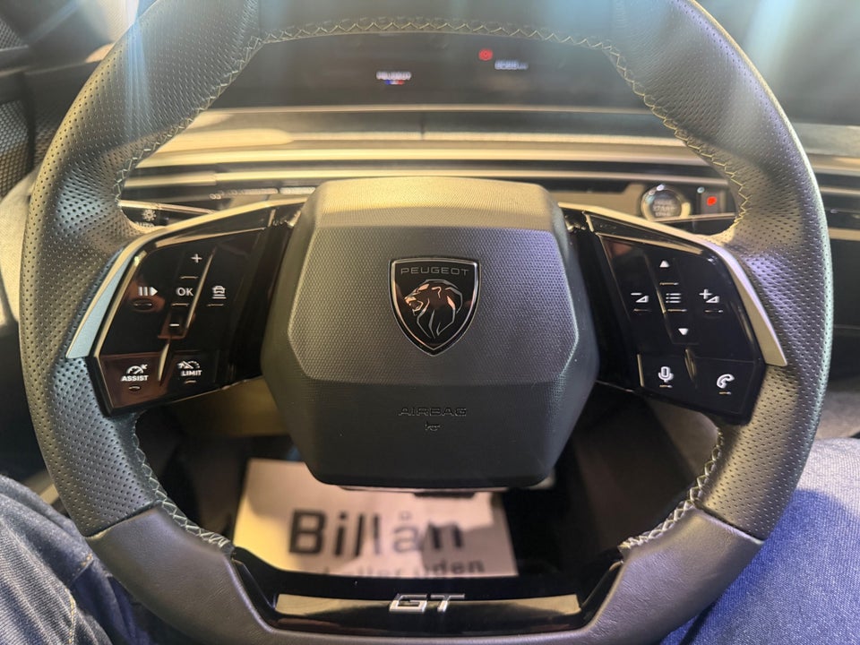 Peugeot e-3008 77 GT Pack 5d